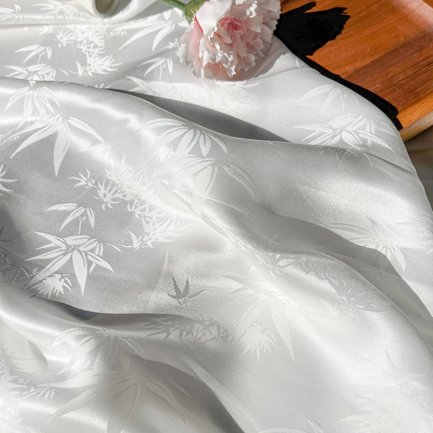 19 Momme Silk Viscose Sangbo Satin Jacquard Weaving Clothing Fabric Dresses Elegant Luxury For Women For Sewing By Meters 140cm