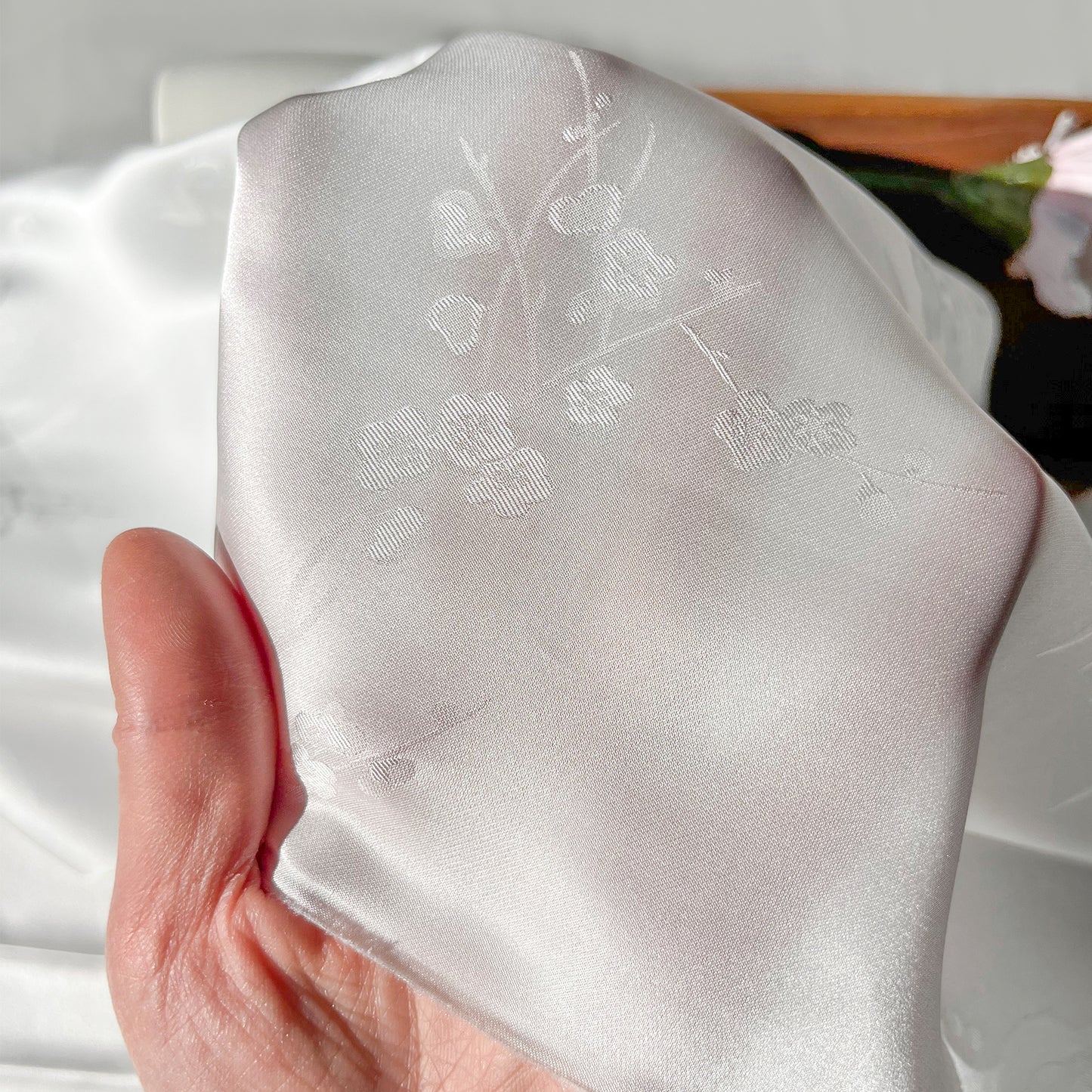 19 Momme Silk Viscose Sangbo Satin Jacquard Weaving Clothing Fabric Dresses Elegant Luxury For Women For Sewing By Meters 140cm